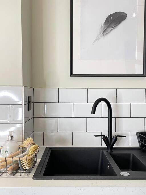New Luxury For 2024 - Central Plymouth House - Sleeps 10 - Access To Plymouth Town - Close To The Barbican - Pets Welcome - Parking Available - By Luxe Living By Sophia ภายนอก รูปภาพ