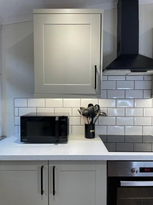 New Luxury For 2024 - Central Plymouth House - Sleeps 10 - Access To Plymouth Town - Close To The Barbican - Pets Welcome - Parking Available - By Luxe Living By Sophia ภายนอก รูปภาพ