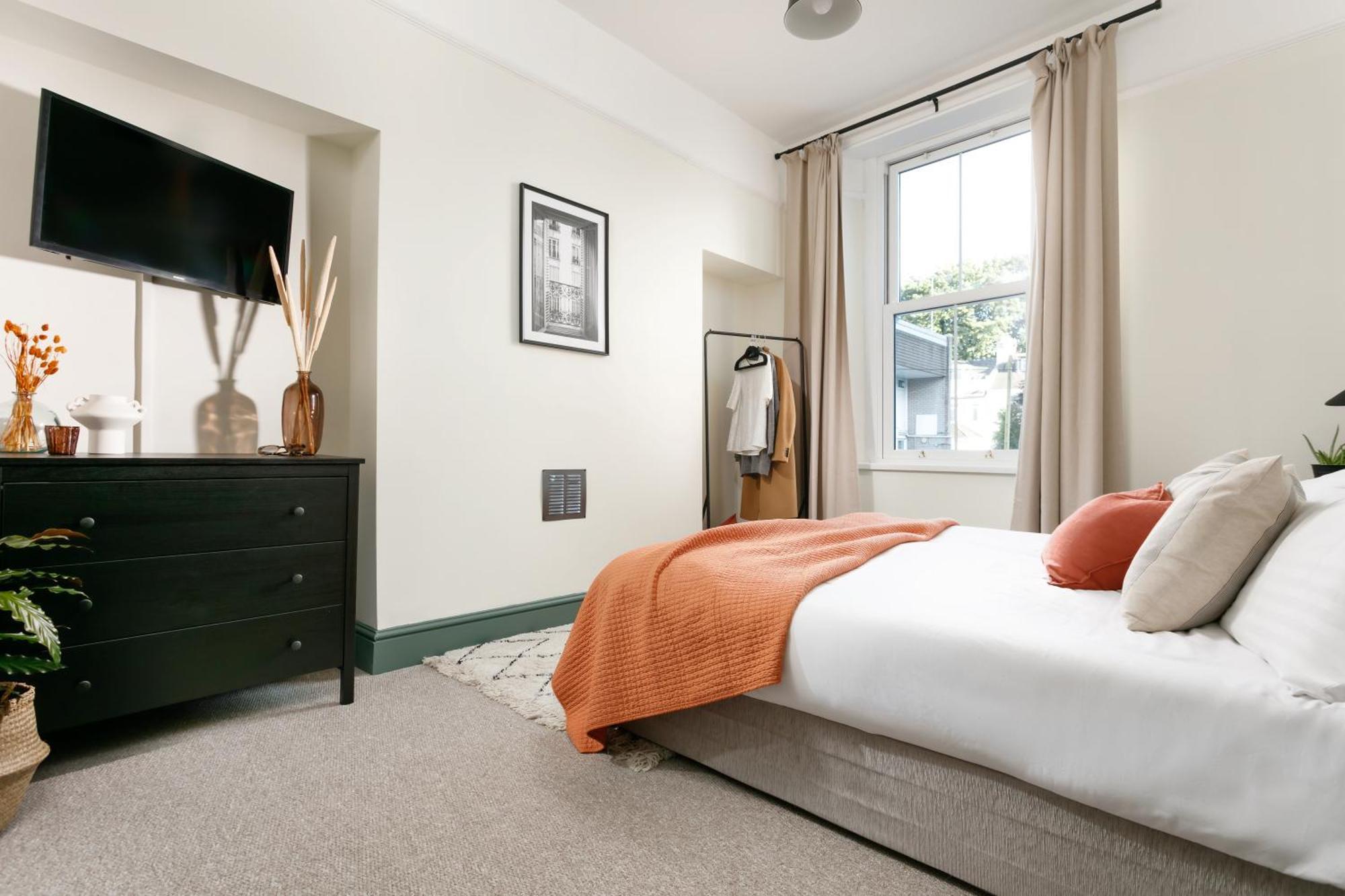 New Luxury For 2024 - Central Plymouth House - Sleeps 10 - Access To Plymouth Town - Close To The Barbican - Pets Welcome - Parking Available - By Luxe Living By Sophia ภายนอก รูปภาพ