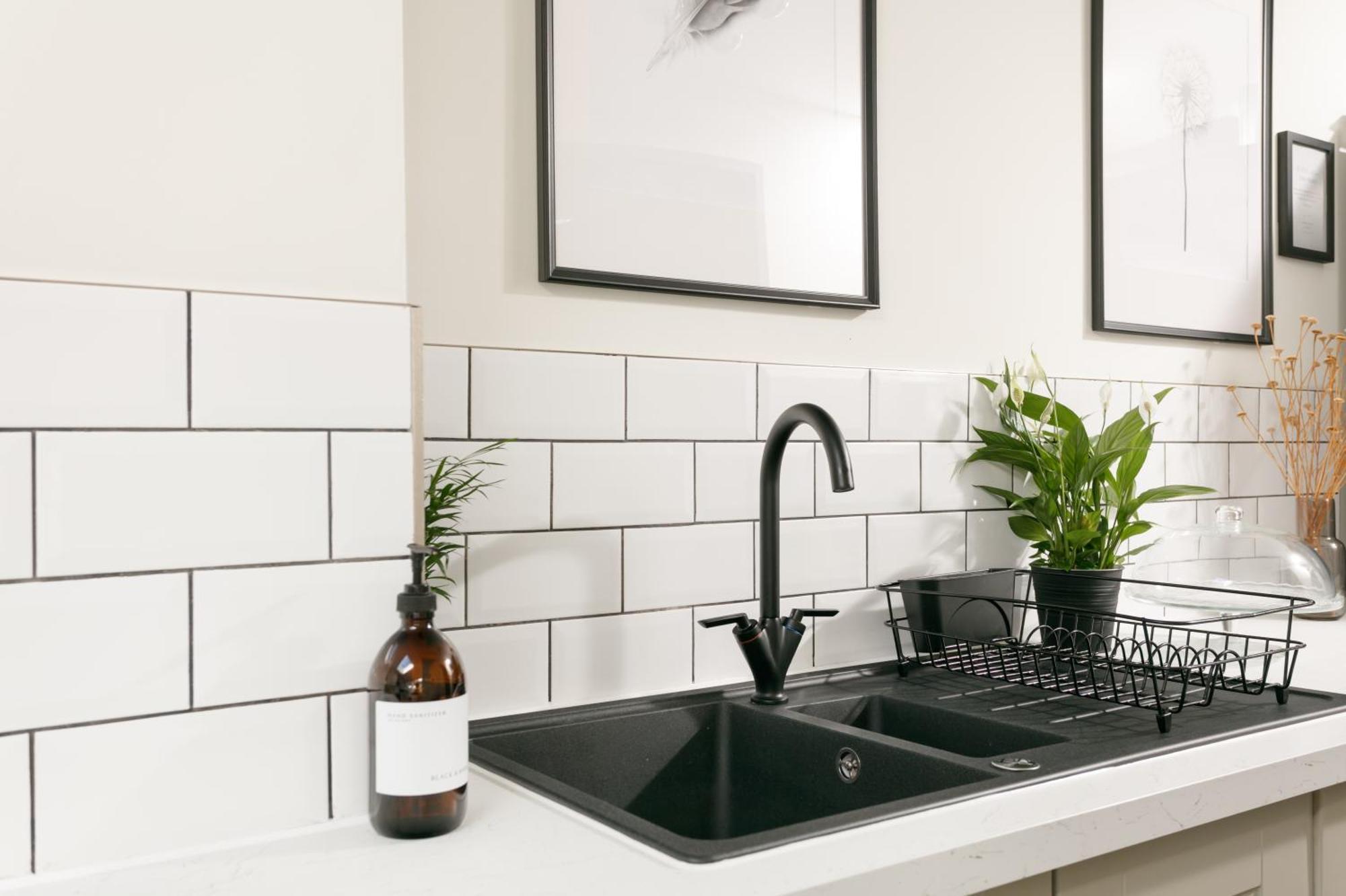 New Luxury For 2024 - Central Plymouth House - Sleeps 10 - Access To Plymouth Town - Close To The Barbican - Pets Welcome - Parking Available - By Luxe Living By Sophia ภายนอก รูปภาพ
