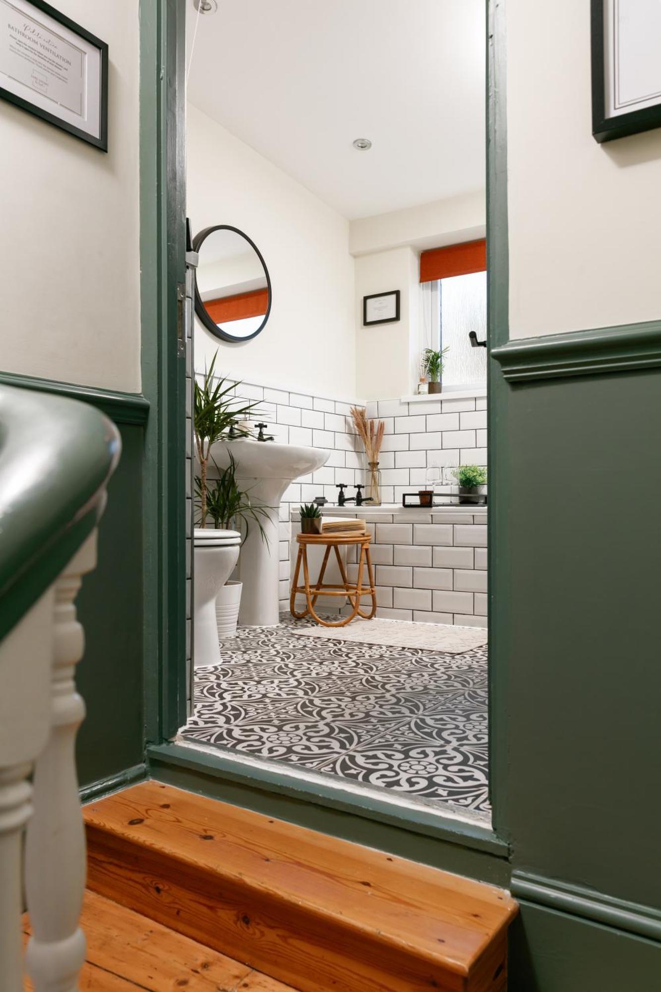 New Luxury For 2024 - Central Plymouth House - Sleeps 10 - Access To Plymouth Town - Close To The Barbican - Pets Welcome - Parking Available - By Luxe Living By Sophia ภายนอก รูปภาพ