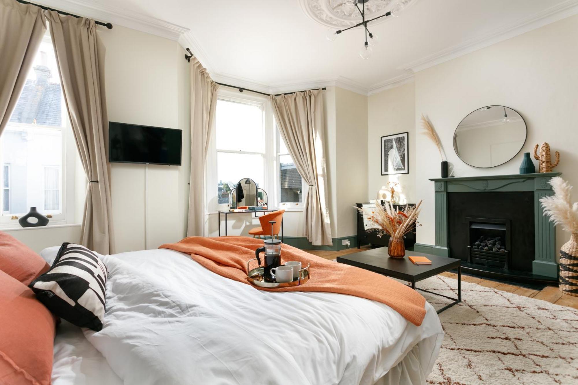 New Luxury For 2024 - Central Plymouth House - Sleeps 10 - Access To Plymouth Town - Close To The Barbican - Pets Welcome - Parking Available - By Luxe Living By Sophia ภายนอก รูปภาพ